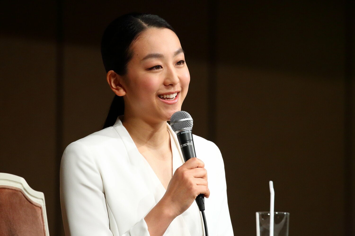 「トリプルアクセルに声をかけるとしたら、どんな言葉をかけたいですか」と問われて、「『なんでもっと簡単に跳ばせてくれなかったの？』って感じです」と答えた　©Shigeki yamamoto