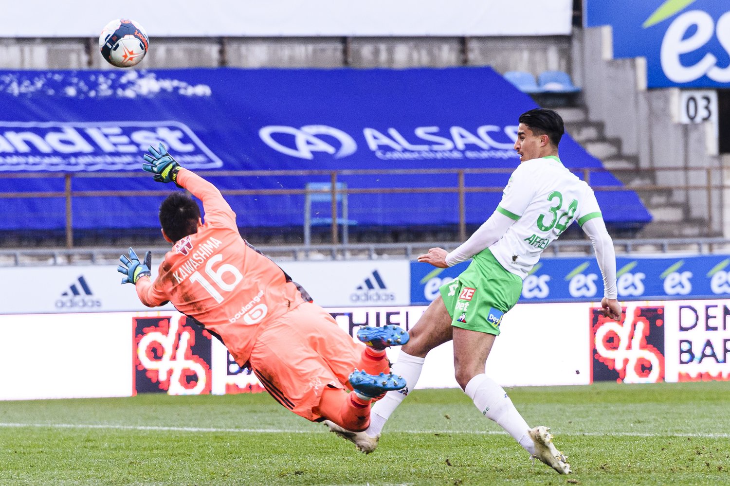 2021年2月のリーグ戦に出場した川島　©Getty Images