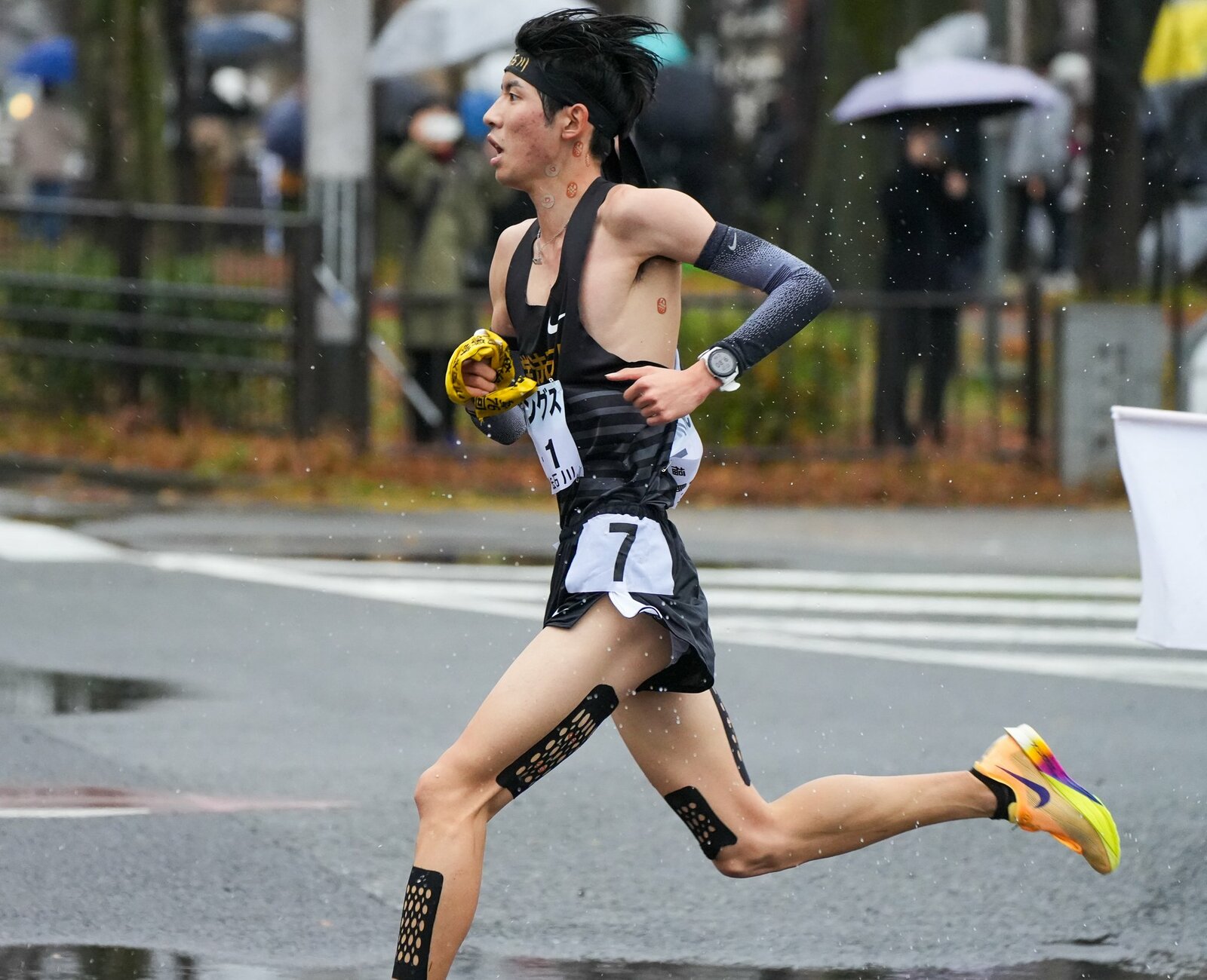 都大路1区でNIKEストリークフライを履いた増子 photograph by Satoshi Wada