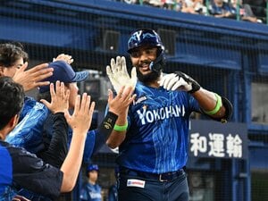 DeNAの「勝利の使者」新4番・エンカーナシオン（28歳）を支えるのは“10代からの仲間”のあのリリーバー「当時からすごいバッターだと思っていたよ」