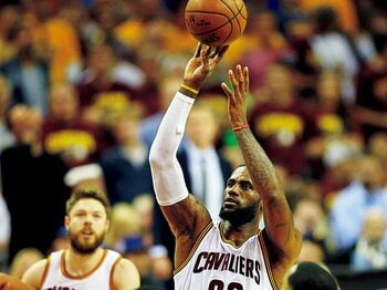 “世界一の選手”が選んだ効率無視の戦いの果て。~NBAファイナル、レブロンの矜持~<Number Web> photograph by Yukihito Taguchi