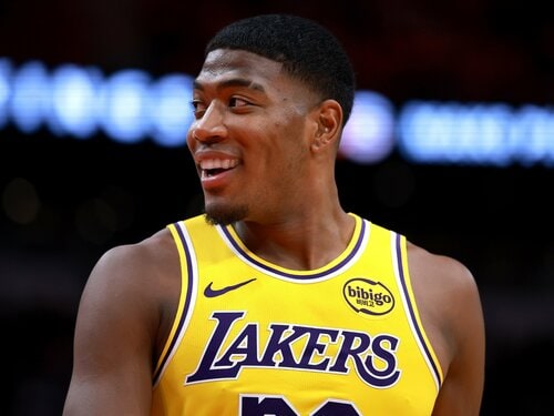 「完ぺきな選手」ではなかった八村塁は、なぜレイカーズで愛されたのか？ NBAスター軍団の中で輝いた2つの理由「ルイは歴史の一部だと思っている」