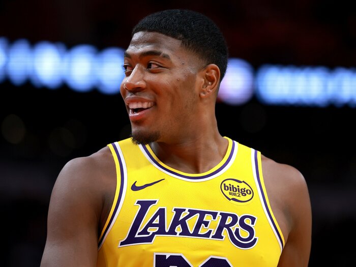 「完ぺきな選手」ではなかった八村塁は、なぜレイカーズで愛されたのか？ NBAスター軍団の中で輝いた2つの理由「ルイは歴史の一部だと思っている」＜Number Web＞ photograph by Kenneth Richmond/Getty Images