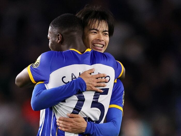 三笘薫25歳が試合後1時間もファンに“神対応”した日…三笘が現地記者を笑わせた直後、明かした本音とは？「僕もどこまで対応すればいいのか…」＜Number Web＞ photograph by Getty Images