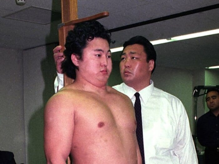 舞の海の“頭にシリコン”だけじゃない？ 角界入りをかけた新弟子検査の悲喜劇「測定時に背伸び」「横になったままトラックで会場に」＜Number Web＞ photograph by Getty Images