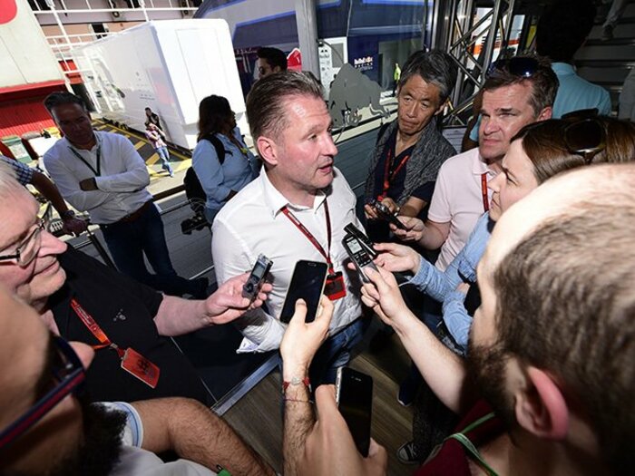 父ヨス・フェルスタッペンに捧ぐ――。F1史上最年少優勝の息子と父の物語。＜Number Web＞ photograph by Hiroshi Kaneko