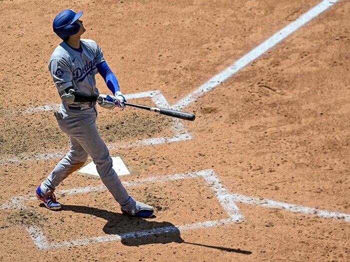 “テレビに映らない”大谷翔平ドジャース取材…投手コーチ補佐の重要証言と「正直こんな明るい人とは」大谷28号球を捕ったイエーツはご機嫌＜Number Web＞ photograph by Icon Sportswire/Getty Images