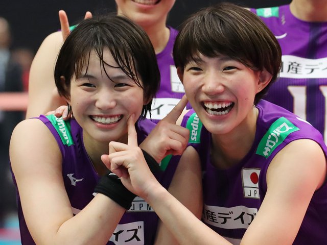 バレーボール古賀選手など超有名選手の色紙です。激レアなので高いですが値段交渉アリ 51247-98-