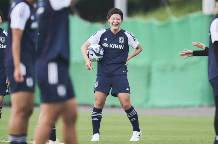 未来のなでしこ”と期待されて…猶本光29歳で初W杯「梢ねえさんに追いつけ、追い越せでがんばってきた」不遇時代も知るトレーナーが語った涙の真相 -  なでしこジャパン - Number Web - ナンバー