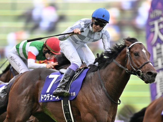 天皇賞・秋】武豊騎手騎乗のドウデュース、上がり32秒5の末脚で 天皇賞・秋】武豊騎手騎乗のドウデュース、上がり32秒5の末脚で