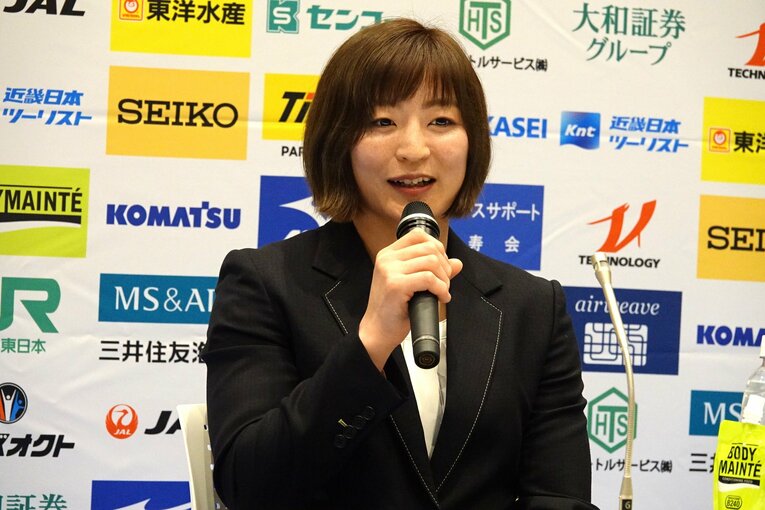 前日会見で意気込みを語る角田夏実　©Koji Fuse