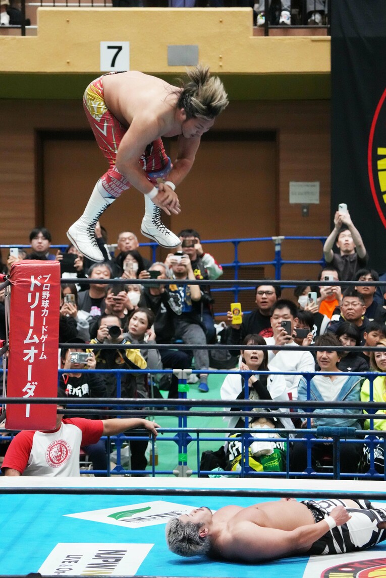 ハイフライフローでYuto-Iceに勝利した棚橋弘至。11月8日、東祥アリーナ安城　©Essei Hara