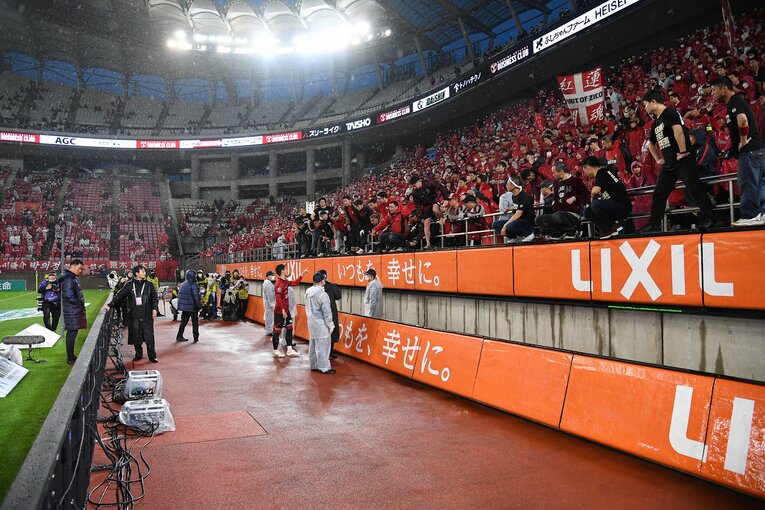 ゴール裏のサポーターに思いを伝える昌子源