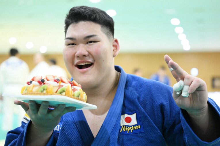 3月8日、全日本合宿で22歳の誕生日を祝われた斉藤立。男子100キロ超級の代表としてパリ五輪に臨む ／ photograph by MATSUO.K/AFLO SPORT