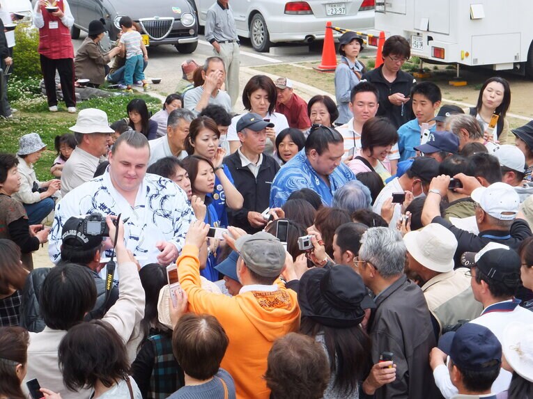 大相撲の“3.11”　被災地を訪れた力士たちの涙と誓い(18)
