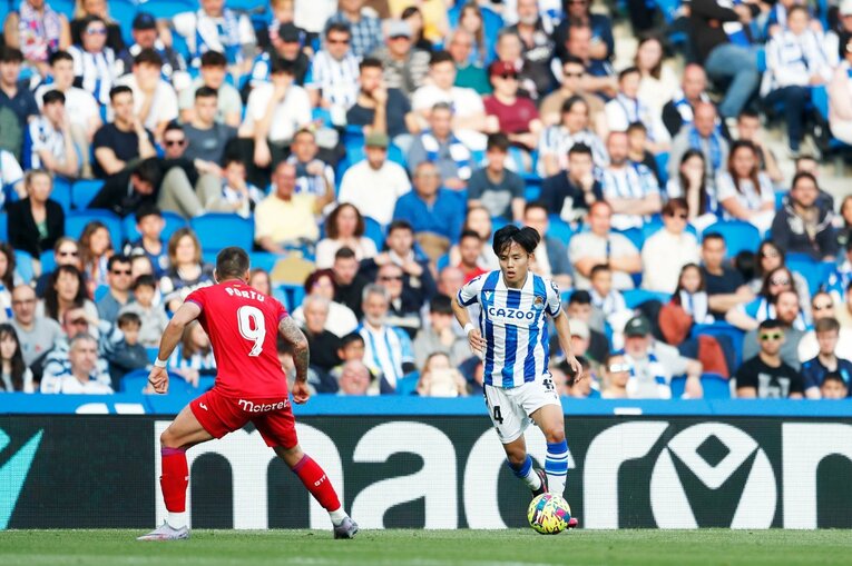 「TAKEあなたは最高です、と日本語で…」久保建英21歳はソシエダで愛される「日本人最多リーガ6点目＋“MVPタケクボ”コール」を撮った(23)