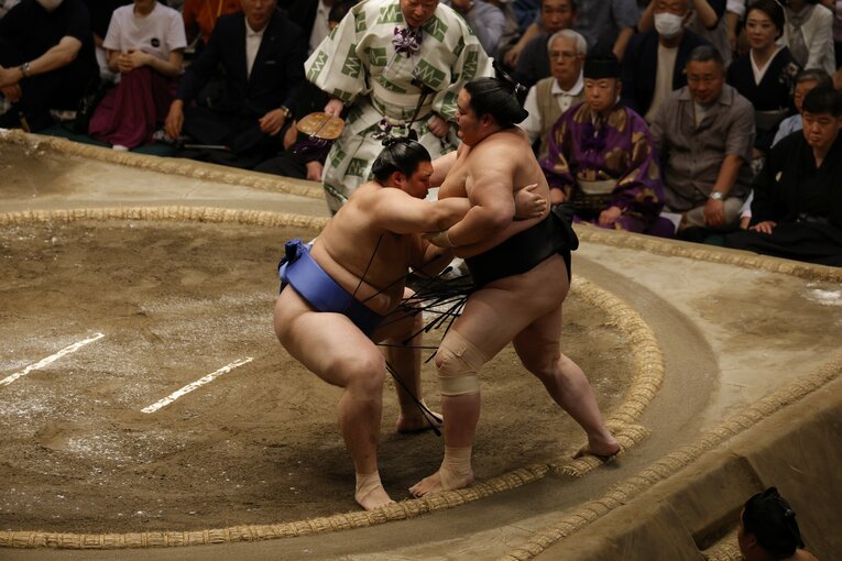 夏場所13日目、琴櫻を寄り切り13連勝で優勝と横綱昇進を決めた瞬間　©Kiichi Matsumoto/JMPA