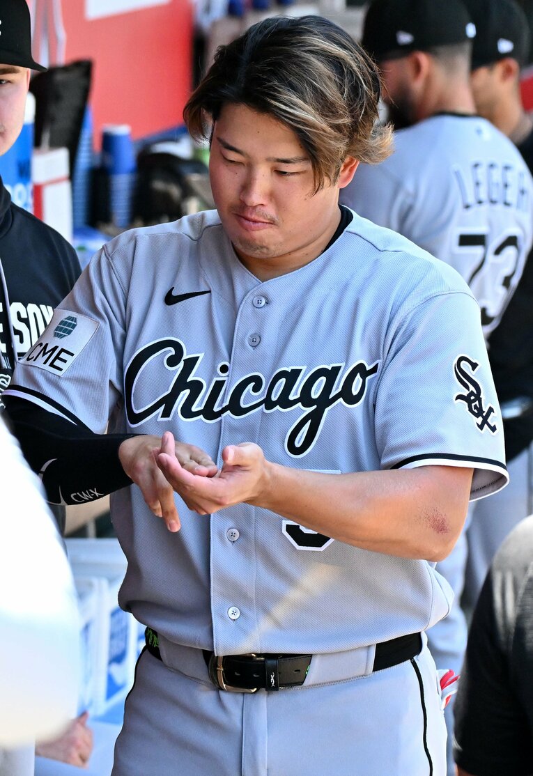 寿司を握るパフォーマンスで盛り上げる村上　©︎JIJI PRESS