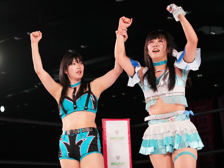 さくらあやと玖麗さやかのタッグ・さくらら　©Essei Hara