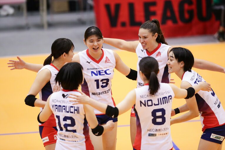 東京五輪も経験したミドルブロッカー山田二千華（13番）　©︎NEC REDROCKETS