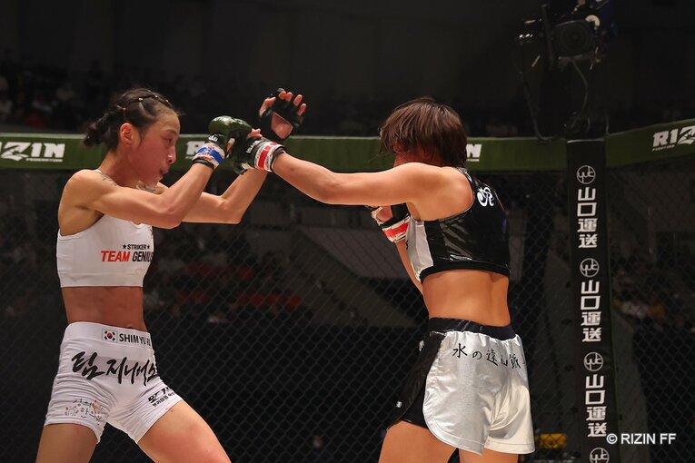RENAvsシン・ユリ　©RIZIN FF