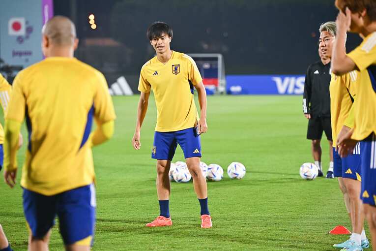 SHONOさんに初先発の指名を受けた三笘　©Takuya Kaneko/JMPA