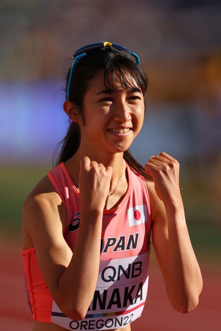 自身５レース目となった5000m決勝のスタート前に笑顔を見せる田中希実 ©︎AFLO