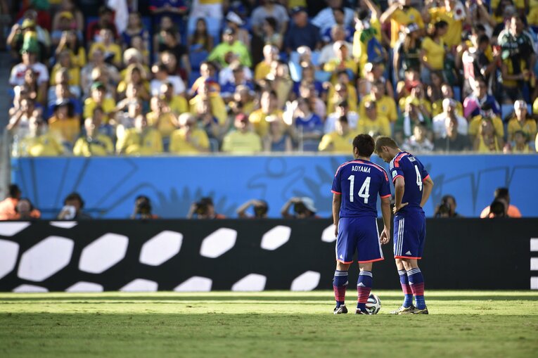 本田圭佑、青山敏弘（2014年ブラジルW杯）　©︎JMPA