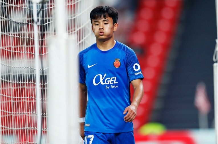 久保建英を間近で撮って気づいた《試合前ルーティンとファールを受けた後のクセ》 韓国の至宝イ・ガンインとの共存はどうなる？(38)