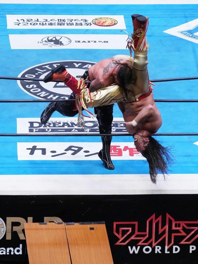 辻陽太vs.デビッド・フィンレーの準決勝。8月17日、両国国技館　©Essei Hara