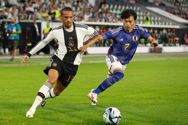 三笘はチーム全体の円滑さに手ごたえを感じていた　©Mutsu Kawamori