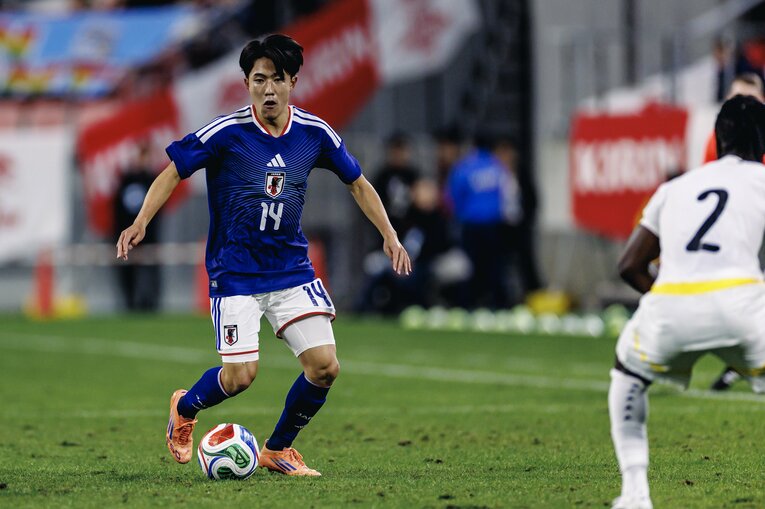 2025年、A代表での堂々たるプレーぶり…写真はまだまだ続きます　©Kiichi Matsumoto