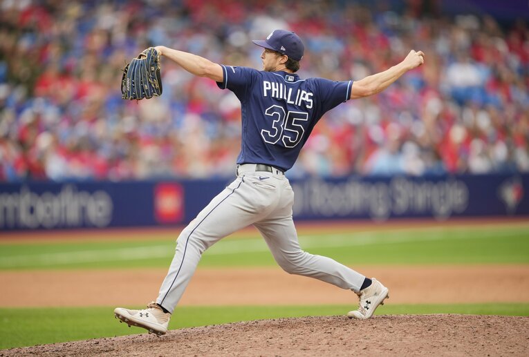 本来野手ながら、投球を行うこともあるレイズのフィリップス。大谷への尊敬を語った　©Getty Images