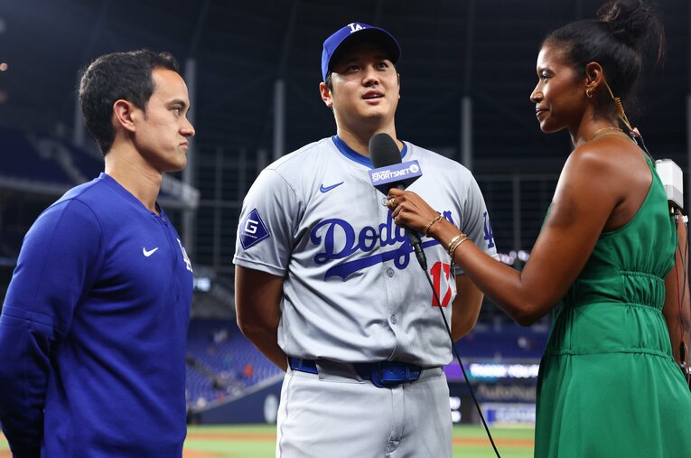 9月19日、ついに「50-50」の偉業を達成したドジャース大谷翔平。試合後のインタビューで「一生忘れられない1日になった」と語った ／ photograph by Getty Images