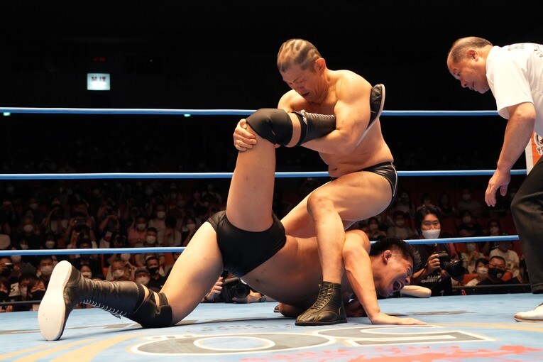 鈴木みのるの逆片エビ固めにギブアップ負けを喫した