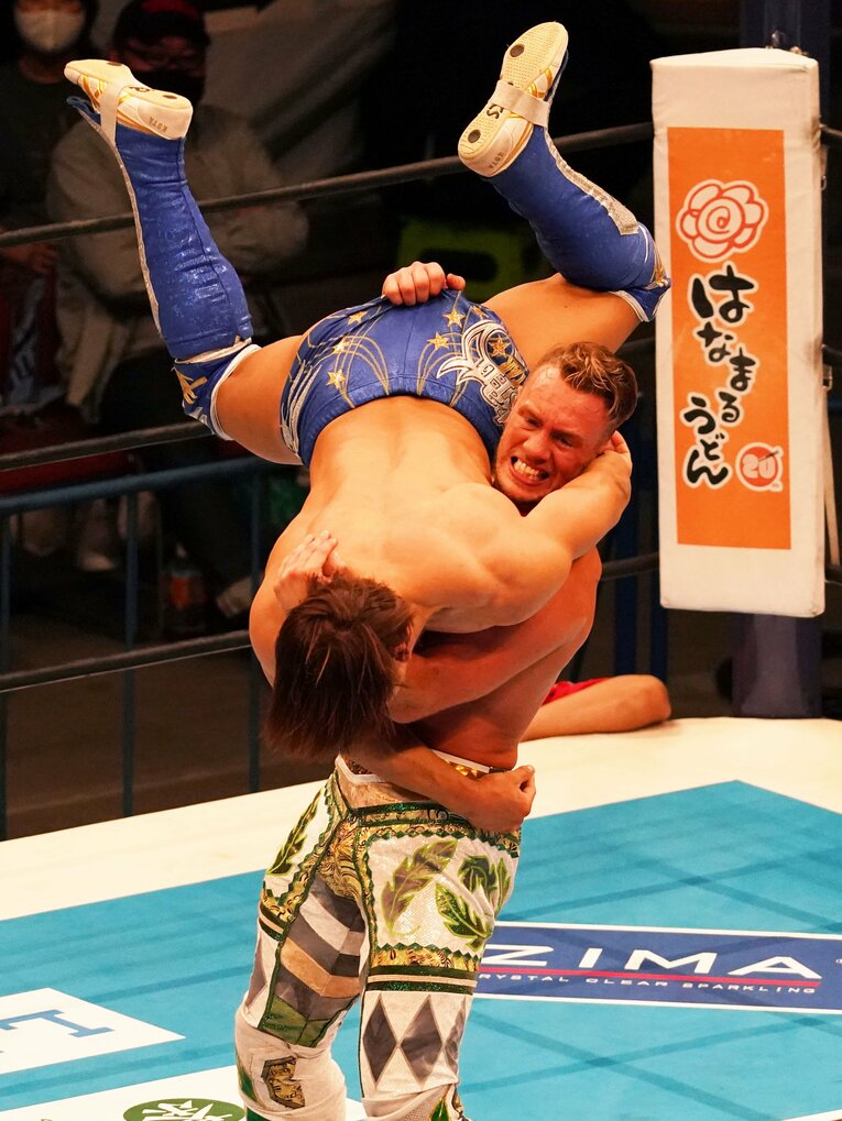 “イギリスのボーイ”オスプレイが飯伏からIWGP世界ヘビー奪取 「オマエたちがオレをモンスターに変えたんだ」(6)