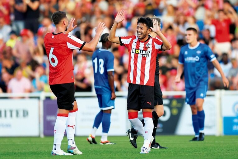 初の実戦となったイーストリーとのプレシーズンマッチでゴールを決めた菅原　©︎Getty Images