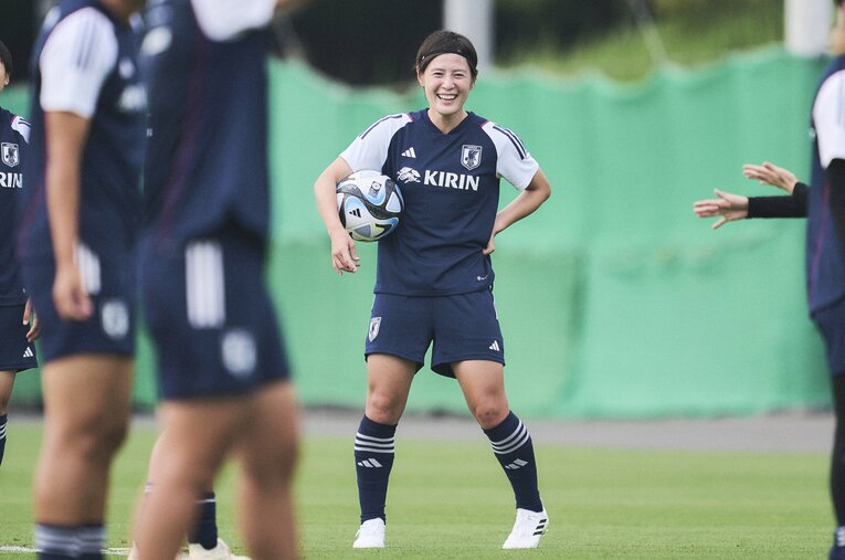 負傷に苦しんだシーズンも多かった猶本だが、身体のケアを改善したことでプレーがさらに向上した　©︎Yuki Suenaga