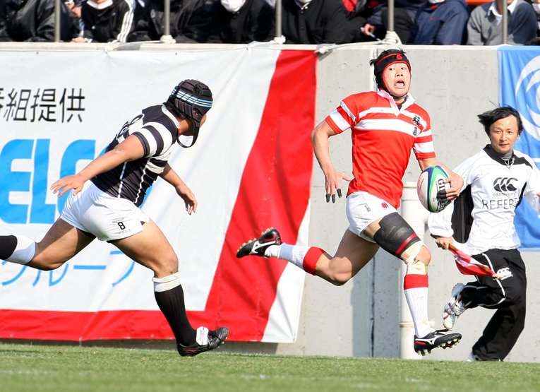 第90回全国高校ラグビー大会、本郷高戦の試合終了間際に逆転トライを奪う福岡高・福岡（3年時）©︎Sankei Shimbun