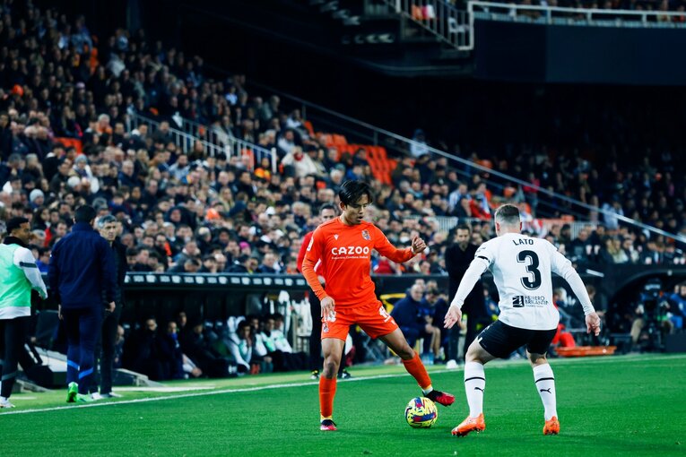 〈久保建英ソシエダ月間MVP〉敵地で憎まれるのは名が知れた証拠だが…「クボへの徹底マーク」と“1枚も撮れなかったシーン”とは(20)