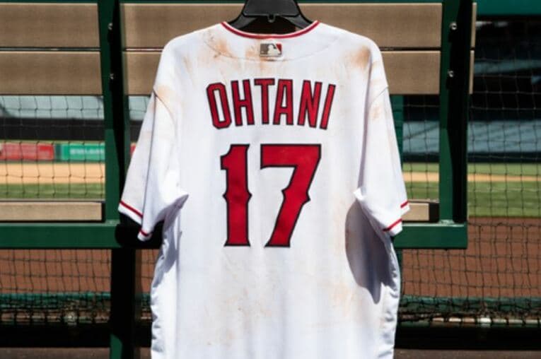 7月2日の《大谷劇場》着用ユニフォーム12万1800ドル＝約1376万円　©MLB Auction