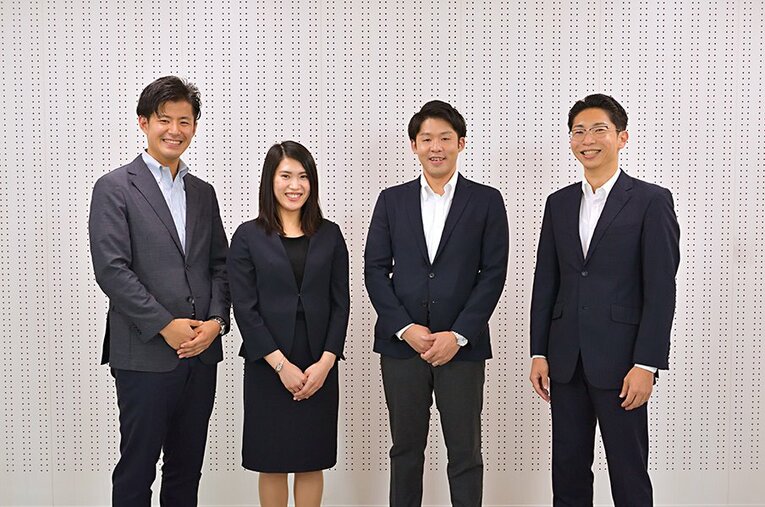 お話を聞かせてくださった三菱UFJ銀行剣道部の皆さん。左から川村さん、齋藤さん、三浦さん、竹原さん ／ photograph by Hideki Sugiyama