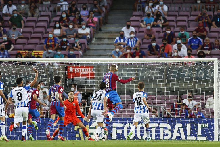 “メッシが去ったバルサとカンプノウ初戦”はどんな雰囲気だったか… 背番号10のファンと「前半10分のメッシコール＋ブーイング」〈現地撮影〉(21)