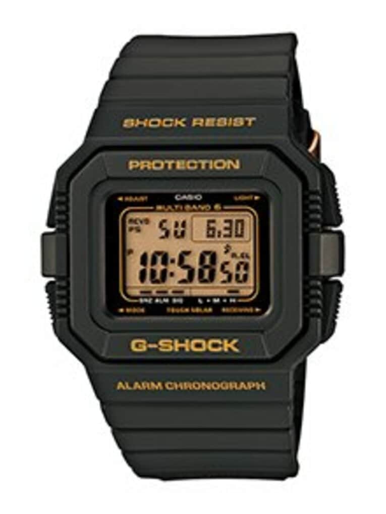 Gショック生誕30周年記念シリーズ「レジストブラック」のモデル（GW-5530）。防塵・防泥構造モデルのデザインを踏襲したスクエアケースは、ヴィンテージ風のカラーリングを採用している。※生産終了。 