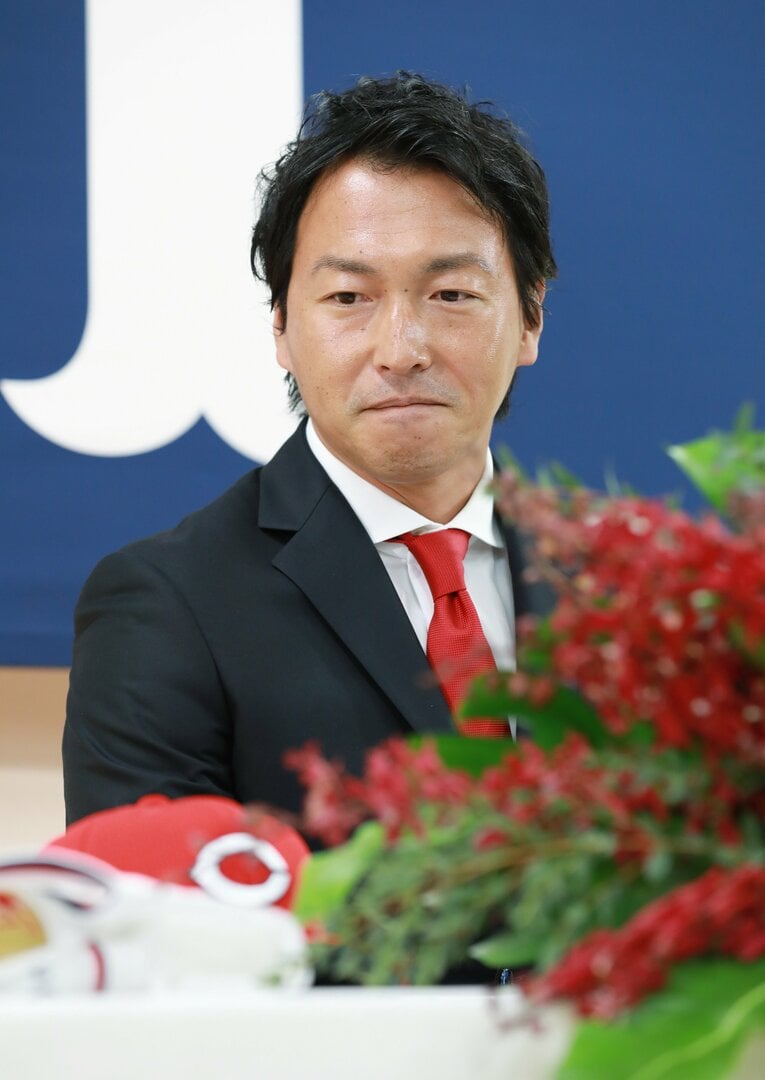 2019年1月、広島の入団会見で。丸佳浩の人的補償での移籍だった　©JIJI PRESS