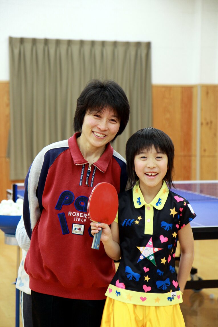 幼い頃の平野美宇と母・真理子さん　©本人提供
