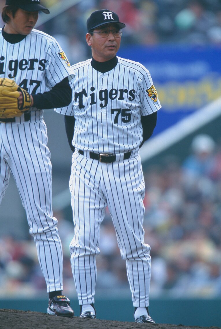 阪神コーチ時代の佐藤義則　©︎Koji Asakura