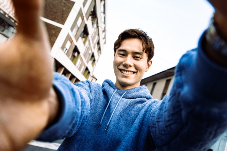 イタリア密着取材で笑顔を見せる高橋藍（22歳） ／ photograph by Takahisa Hirano