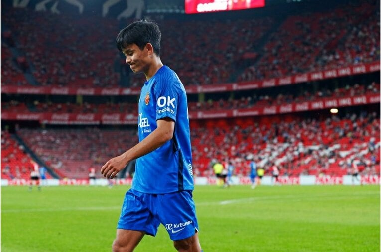 久保建英を間近で撮って気づいた《試合前ルーティンとファールを受けた後のクセ》 韓国の至宝イ・ガンインとの共存はどうなる？(39)