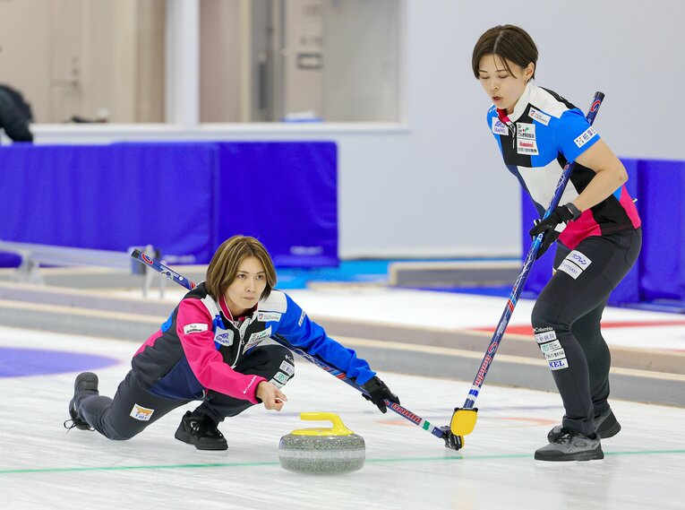 最終戦のラストショットを放つフォルティウスの吉村紗也香　©JIJI PRESS